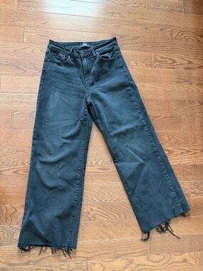 High-Rise Black Wide-Leg Jeans with Frayed Hem